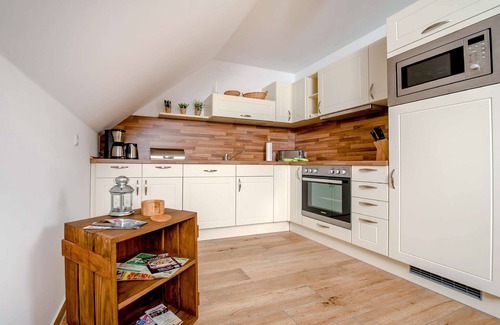 Neuendorf Apartment | Apartment 'Ferienwohnung Heuschober' with Balcony and Wi-Fi