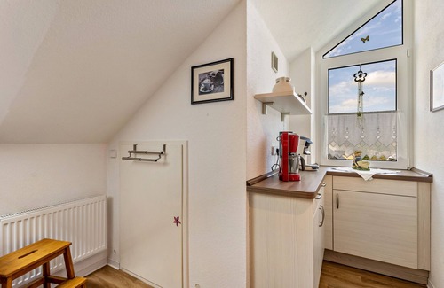 Usseln Apartment | Apartment 'Ferienwohnung Ausblick' with Lake View, Shared Garden and Wi-Fi