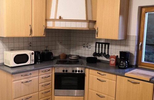 Deuerling Apartment | Apartment 'Ferienhaus Am Bach' with Private Terrace and Wi-Fi