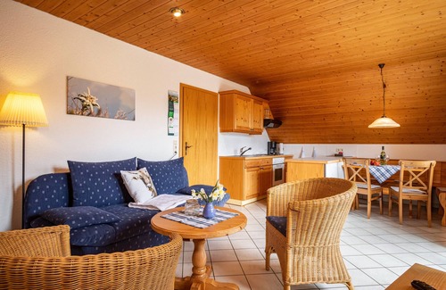 Rothkreuz Apartment | Apartment “Ferienwohnung Hahn” near Lake Constance with Wi-Fi, Balcony & Garden