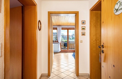 Rothkreuz Apartment | Apartment “Ferienwohnung Hahn” near Lake Constance with Wi-Fi, Balcony & Garden