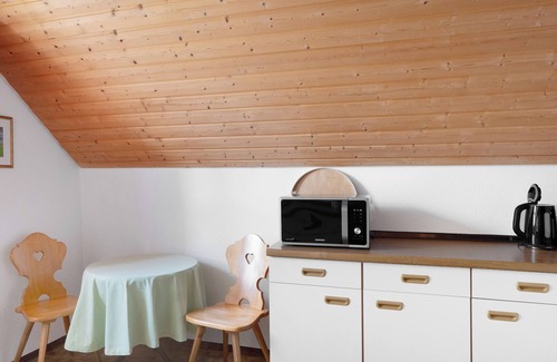 Ebenweiler Apartment | Apartment 'Ferienwohnung Im Rosengarten' with Balcony and Wi-Fi