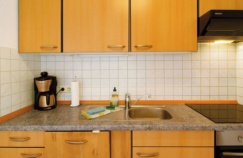 Wangerland Apartment | Apartment 'Ferienwohnung Strandkorb' with Private Terrace and Wi-Fi