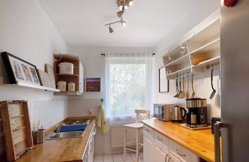 Nienhagen Apartment | Apartment 'Ferienwohnung 'alte Schule' with Private Terrace and Wi-Fi