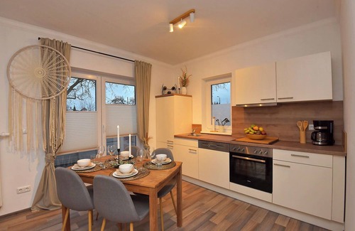 Oberlind Apartment | Apartment 'Ferienwohnung Sonneberg' with Private Terrace and Wi-Fi