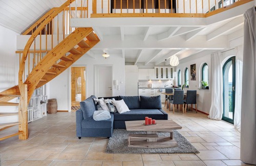Eschbach Apartment | Apartment 'Ferienwohnung Weingut Löwenthal' with Mountain View, Balcony and Wi-Fi