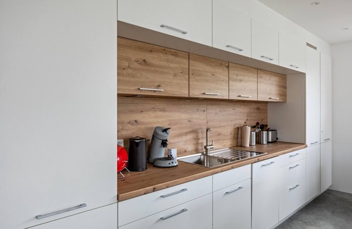 Ihringen Apartment | Apartment 'Ferienwohnung Im Obstgarten' with Private Terrace and Wi-Fi