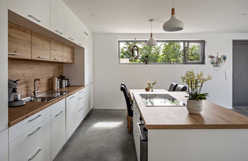 Ihringen Apartment | Apartment 'Ferienwohnung Im Obstgarten' with Private Terrace and Wi-Fi