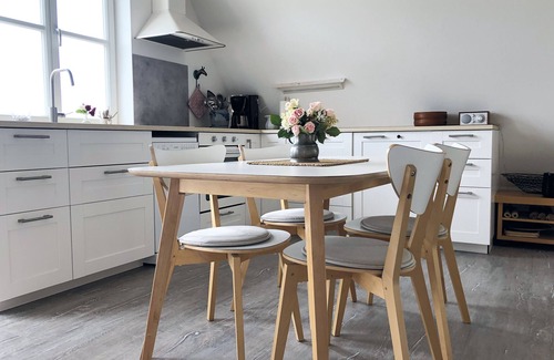 Reesdorf Apartment | Apartment 'Ferienwohnung Traumblick' with Balcony and Wi-Fi