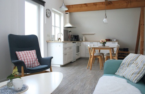 Reesdorf Apartment | Apartment 'Ferienwohnung Traumblick' with Balcony and Wi-Fi