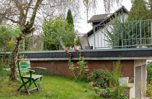 Schotten Apartment | Apartment 'Ferienwohnung Amsel' with Shared Terrace, Shared Garden and Wi-Fi