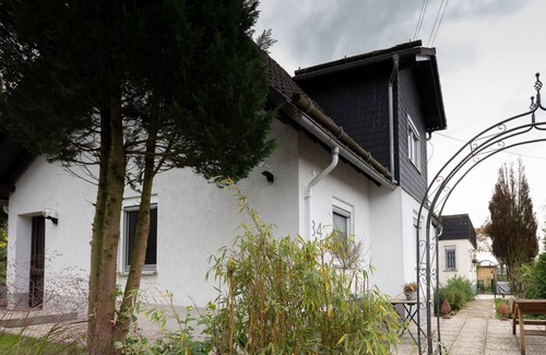 Schotten Apartment | Apartment 'Ferienwohnung Amsel' with Shared Terrace, Shared Garden and Wi-Fi