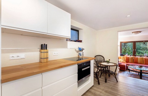 Warstein Apartment | Apartment 'Ferienwohnung Am Mozarthügel' with Wi-Fi