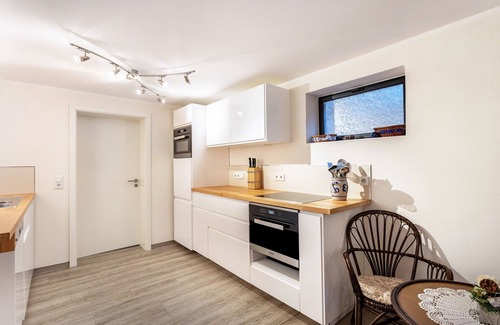 Warstein Apartment | Apartment 'Ferienwohnung Am Mozarthügel' with Wi-Fi