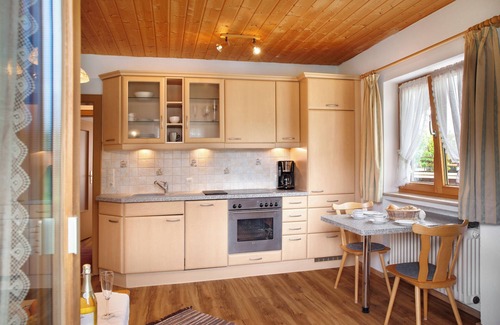 Obergrainau Apartment | Apartment 'Ferienwohnung Zugspitze' with Mountain View, Balcony and Wi-Fi