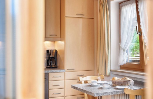 Obergrainau Apartment | Apartment 'Ferienwohnung Zugspitze' with Mountain View, Balcony and Wi-Fi