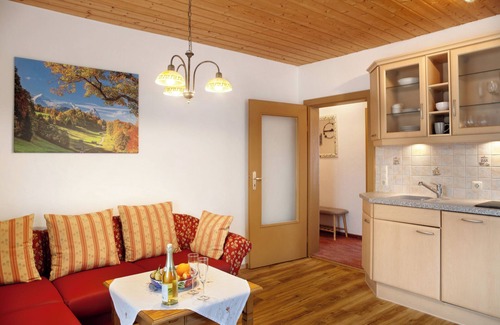 Obergrainau Apartment | Apartment 'Ferienwohnung Zugspitze' with Mountain View, Balcony and Wi-Fi