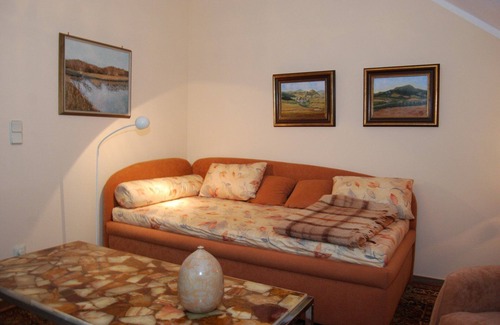 Dirlos Apartment | Apartment 'Ferienwohnung Schramm' with Balcony and Wi-Fi