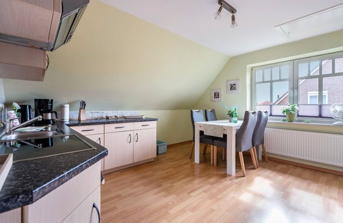 Niebuell Apartment | Apartment 'Ferienwohnung Wellenreiter' with Shared Terrace, Shared Garden and Wi-Fi