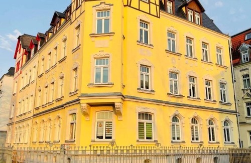 Zwickau Apartment | Apartment 'Ferienwohnung Glück Auf' with Balcony and Wi-Fi