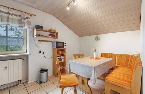 March Apartment | Apartment 'Ferienwohnung Schneider' with Shared Garden, Balcony and Wi-Fi