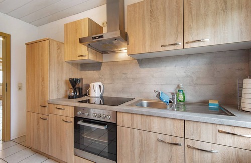 March Apartment | Apartment 'Ferienwohnung Schneider' with Shared Garden, Balcony and Wi-Fi