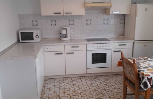Bad Nauheim Apartment | Apartment 'Fewowellnesspalast' with Balcony and Wi-Fi