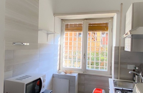 Quartiere XXII Collatino Apartment | Apartment for 4 in via Tiburtina, Wi-Fi, A/C