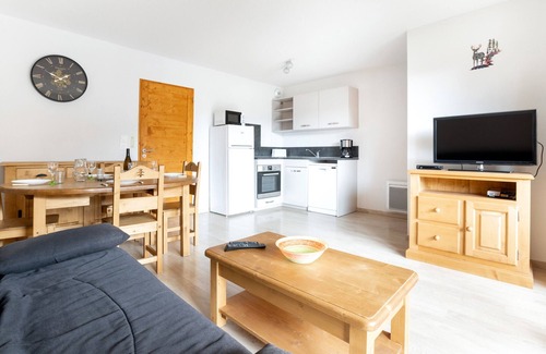 La Joue du Loup Apartment | Apartment for 6 - 900m from the slopes - terrace