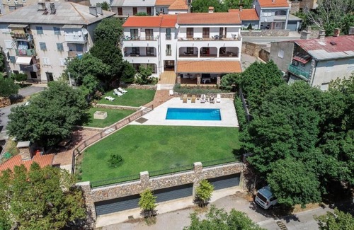 Senj Apartment | Apartment for 6 in Senj