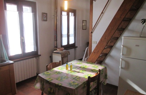 Puegnago del Garda Apartment | Apartment for couples with garden - 10 min from the lake!