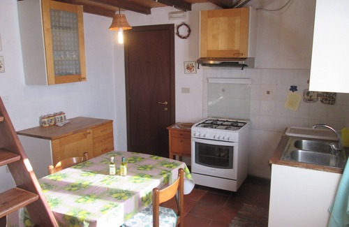 Puegnago del Garda Apartment | Apartment for couples with garden - 10 min from the lake!