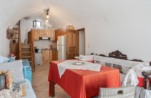 Astypalaia House | Apartment 'For Seven' with Balcony and Wi-Fi