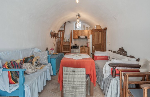 Astypalaia House | Apartment 'For Seven' with Balcony and Wi-Fi