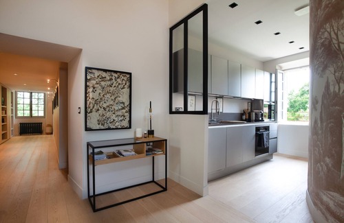 Chateauneuf-le-Rouge Apartment | Apartment 'Chateau En Provence' with Wi-Fi and Air Conditioning