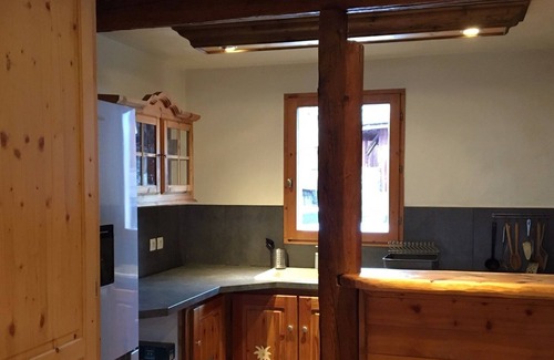 Montchavin Apartment | Apartment 'Les Dolomites' with Mountain View, Private Terrace and Wi-Fi