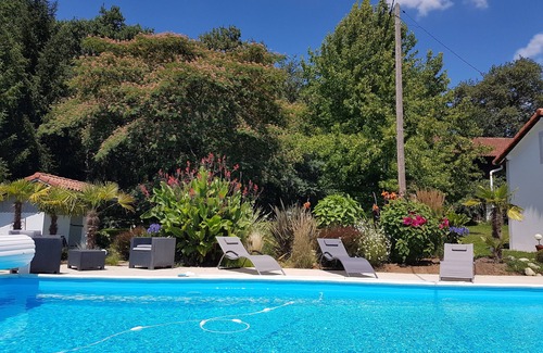 Lucbardez-et-Bargues Apartment | Apartment completely renovated in an old dependence