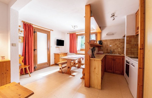 Pralognan-la-Vanoise Apartment | Apartment 'La Bévéria 4' with Private Terrace and Shared Garden