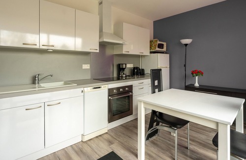 Saint-Simon-de-Bordes Apartment | Apartment 'Le Clos Du Champ De L'Amour - Pons' with Private Pool and Air Conditioning