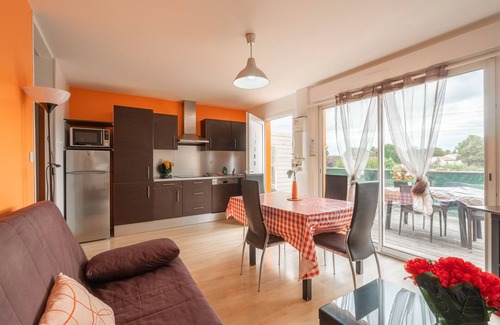 Saint-Simon-de-Bordes Apartment | Apartment 'Le Clos Du Champ De L'Amour - Saintes' with Private Pool and Air Conditioning