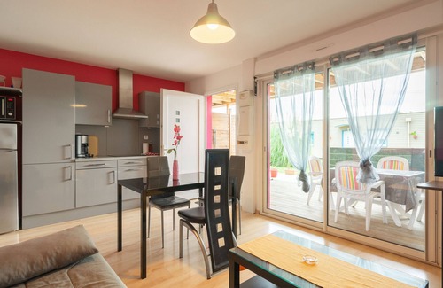Saint-Simon-de-Bordes Apartment | Apartment 'Le Clos Du Champ De L'Amour - Rochefort' with Private Pool and Air Conditioning