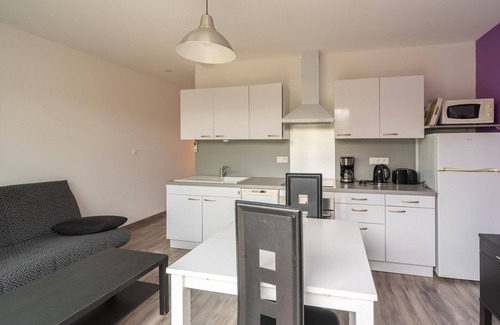 Saint-Simon-de-Bordes Apartment | Apartment 'Le Clos Du Champ De L'Amour - Fouras' with Private Pool and Air Conditioning