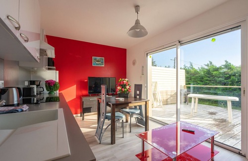 Saint-Simon-de-Bordes Apartment | Apartment 'Le Clos Du Champ De L'Amour - Meschers' with Private Pool and Air Conditioning