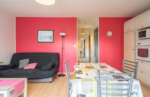Saint-Simon-de-Bordes Apartment | Apartment 'Le Clos Du Champ De L'Amour - La Rochelle' with Pool, Wi-Fi and Air Conditioning