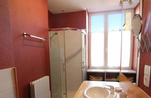 Saint-Vaast-la-Hougue Apartment | Apartment Saint-Vaast-la-Hougue, 3 bedrooms, 6 persons