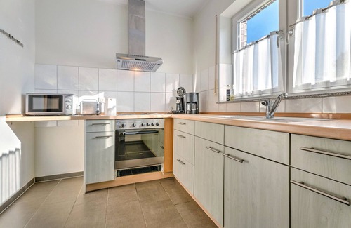 Alstatte Apartment | Apartment 'Franke' with Private Terrace and Wi-Fi
