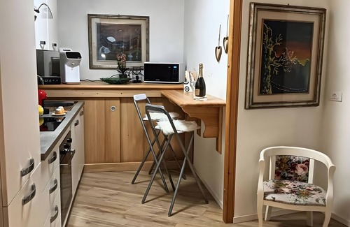 Albiano Apartment | Apartment 'Freddie House' with Balcony and Wi-Fi