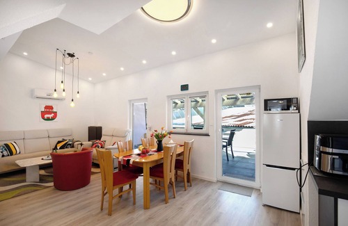 Diez Apartment | Apartment 'Freiendiez' with Balcony and Wi-Fi