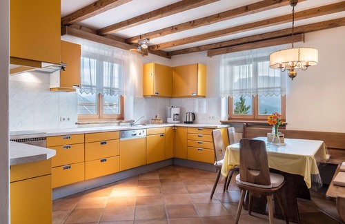 Laion Apartment | Apartment 'Funtnatsch' with Mountain View, Private Terrace and Wi-Fi