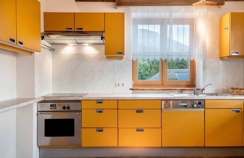 Laion Apartment | Apartment 'Funtnatsch' with Mountain View, Private Terrace and Wi-Fi